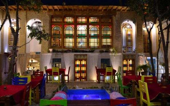 اقامتگاه بومگردی عمارت هفت رنگ شیراز