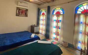 اقامتگاه بومگردی عمارت هفت رنگ شیراز