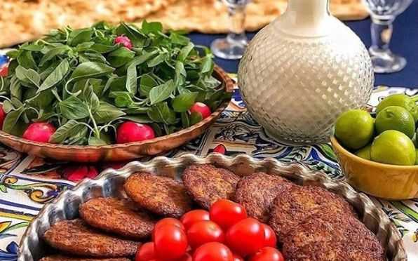 اقامتگاه بومگردی عمارت هفت رنگ شیراز