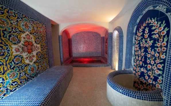 اقامتگاه بومگردی عمارت هفت رنگ شیراز